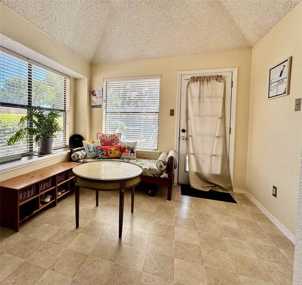 421 Leisure Ln - Photo 7 of 21