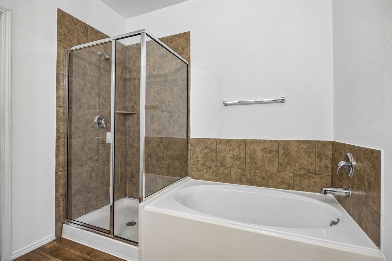 2938 Montrose Trl - Photo 5 of 10
