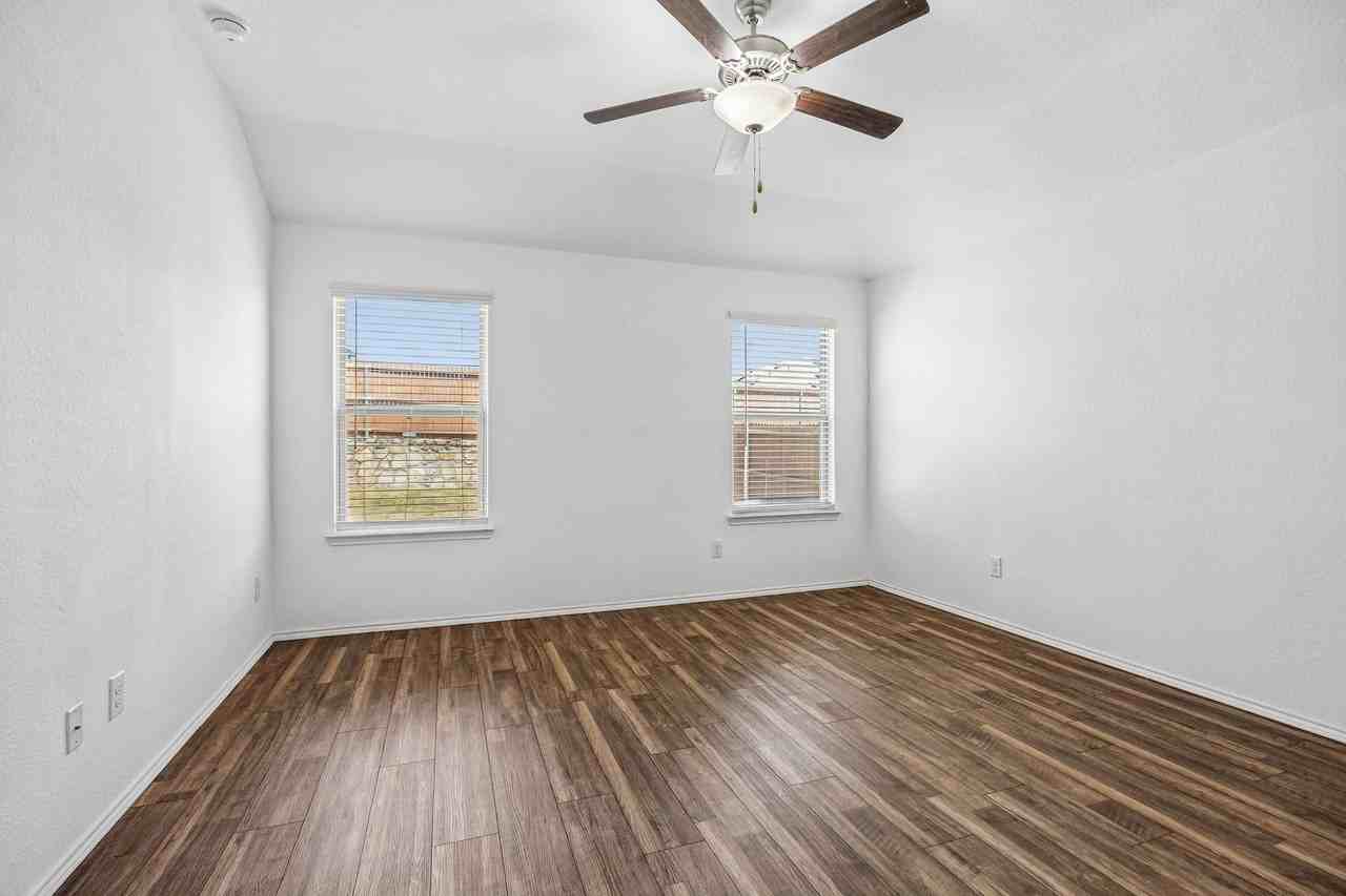 2938 Montrose Trl - Photo 7 of 10