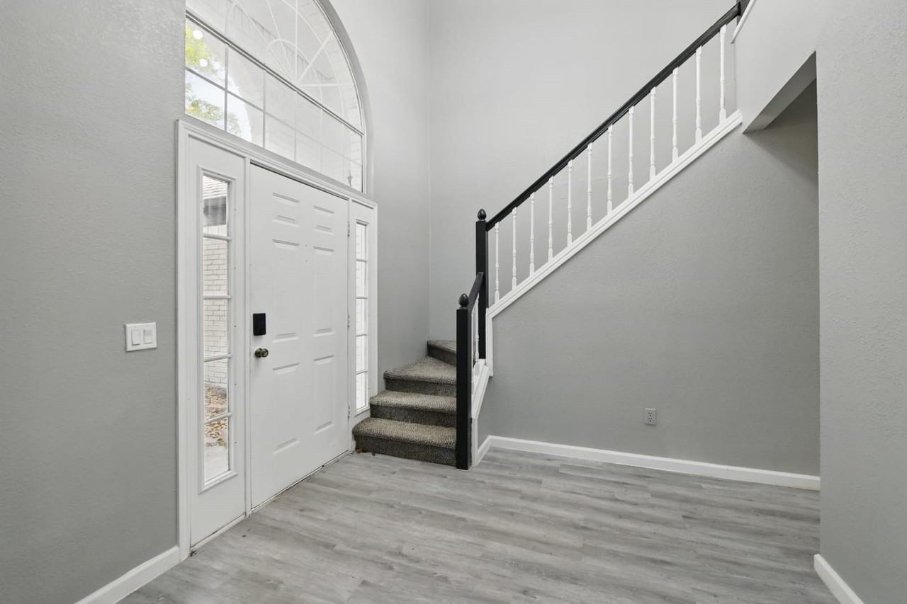 6833 Lyndale Dr - Photo 3 of 22