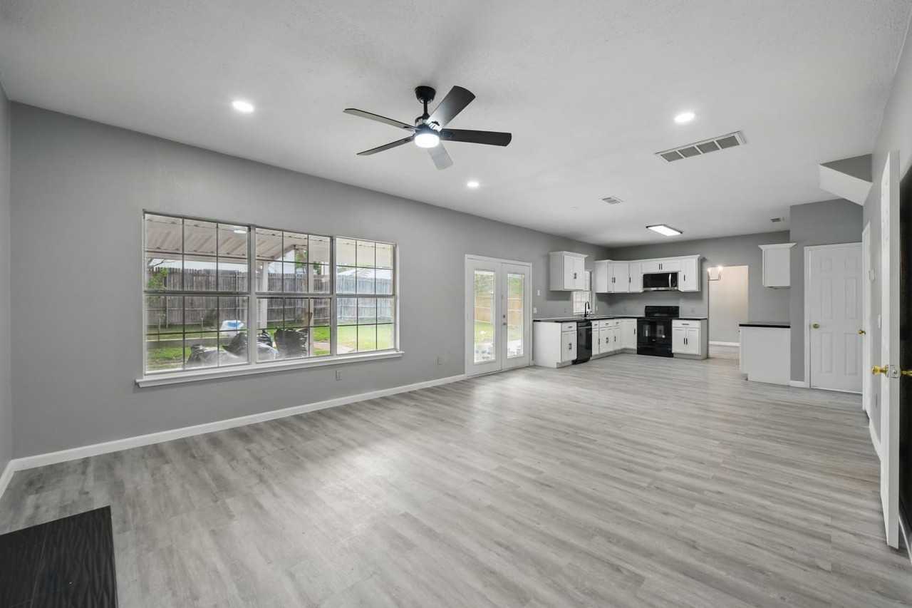 6833 Lyndale Dr - Photo 4 of 22