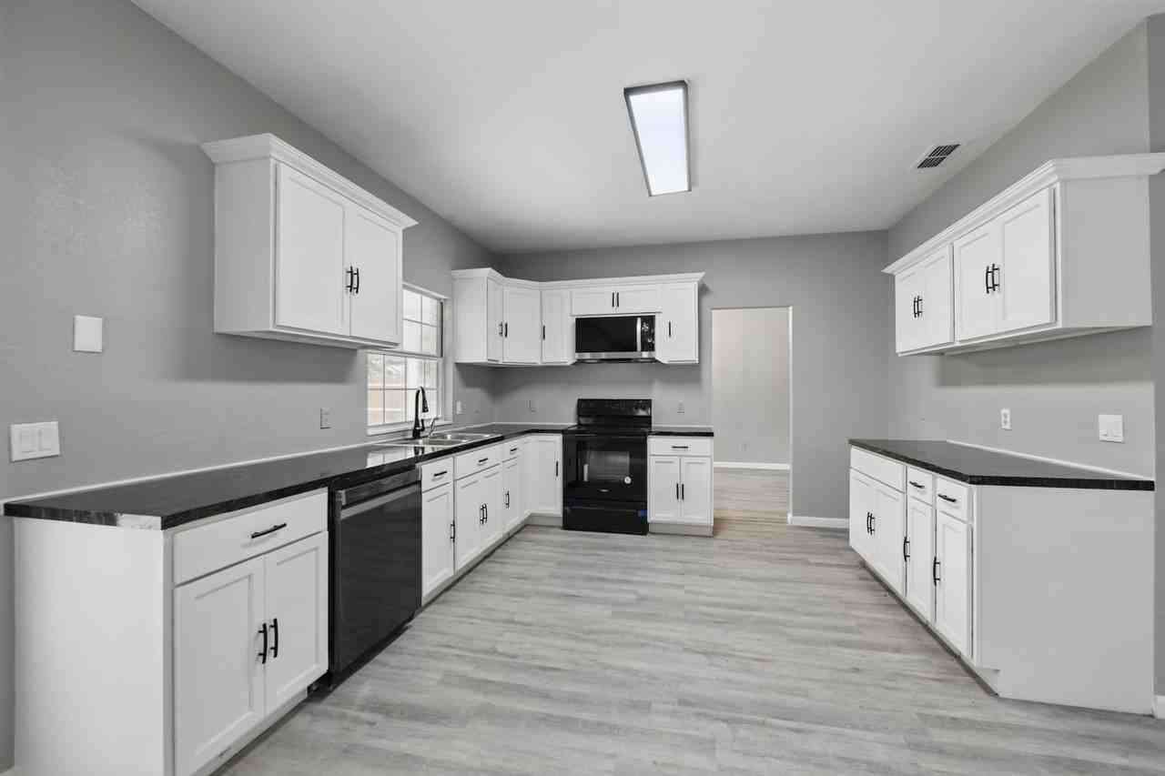 6833 Lyndale Dr - Photo 5 of 22