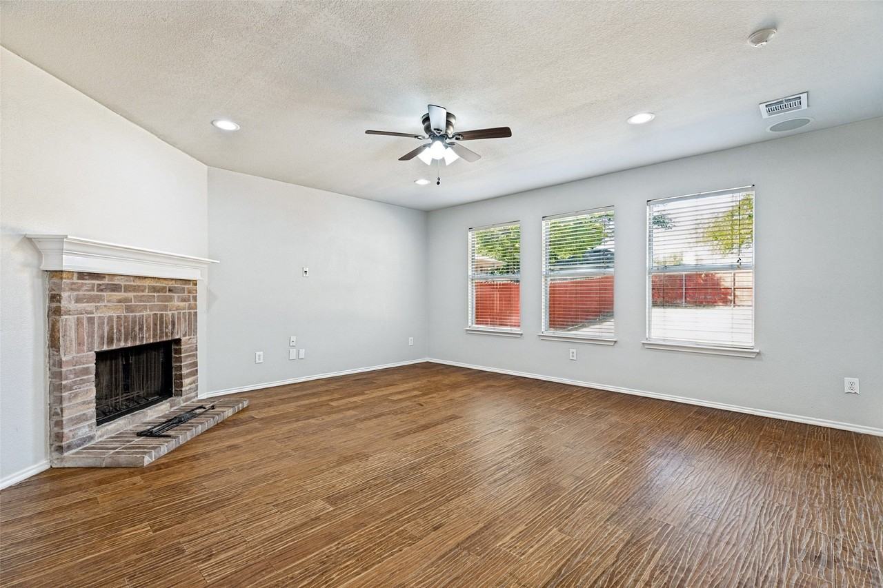 2525 Mesa Valley Dr - Photo 3 of 12