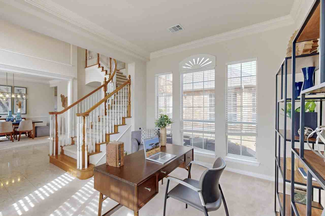 4033 Reading Dr - Photo 4 of 40