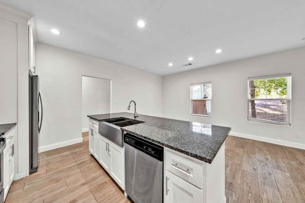 605 Martin Luther King St - Photo 7 of 23