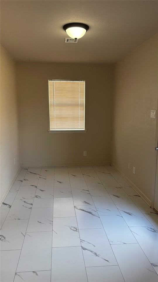 504 N Frederick St - Photo 7 of 14