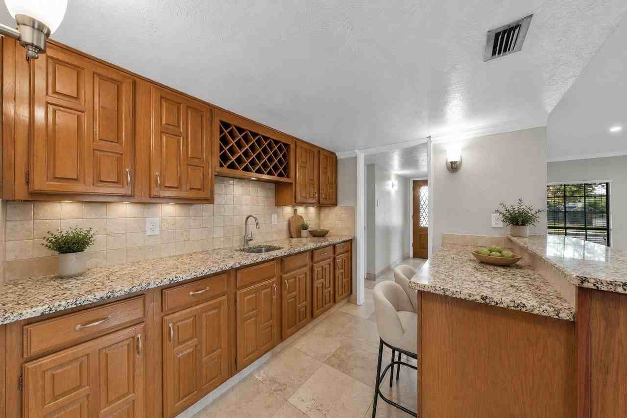 1715 Cherokee Trl - Photo 5 of 39