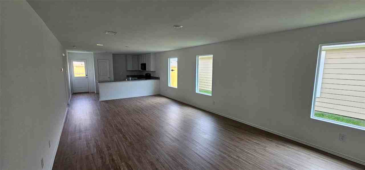 1121 Desert Willow Dr - Photo 3 of 31