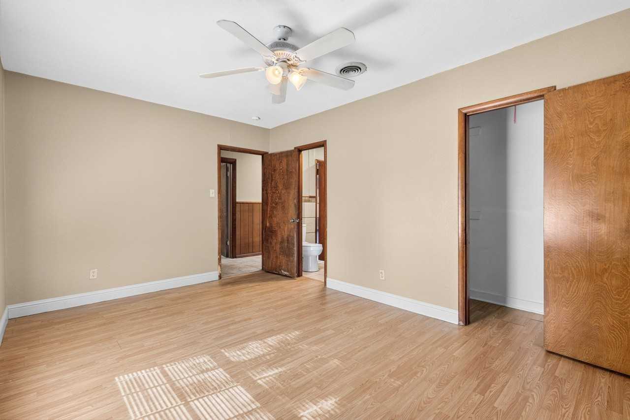 620 Oakwood Ln - Photo 4 of 35
