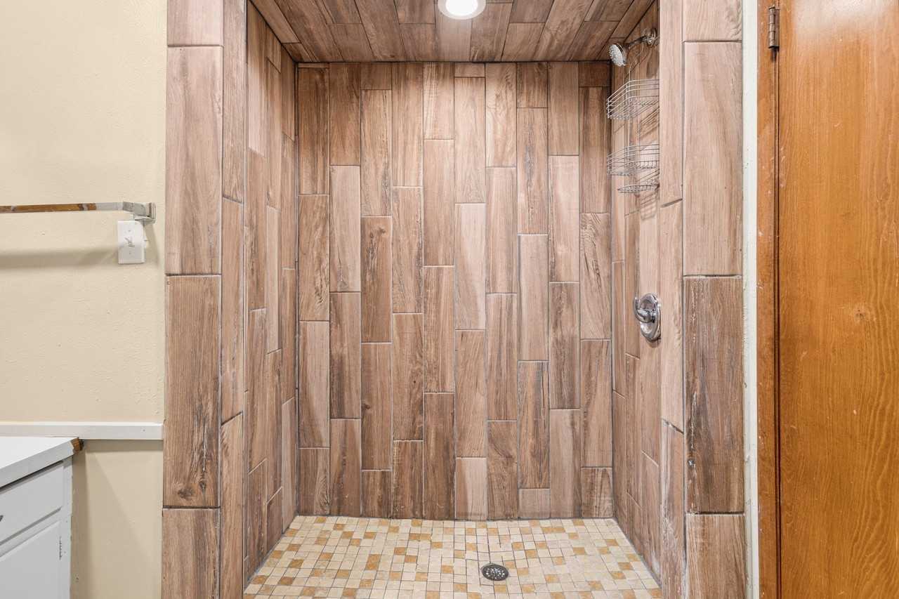 620 Oakwood Ln - Photo 7 of 35