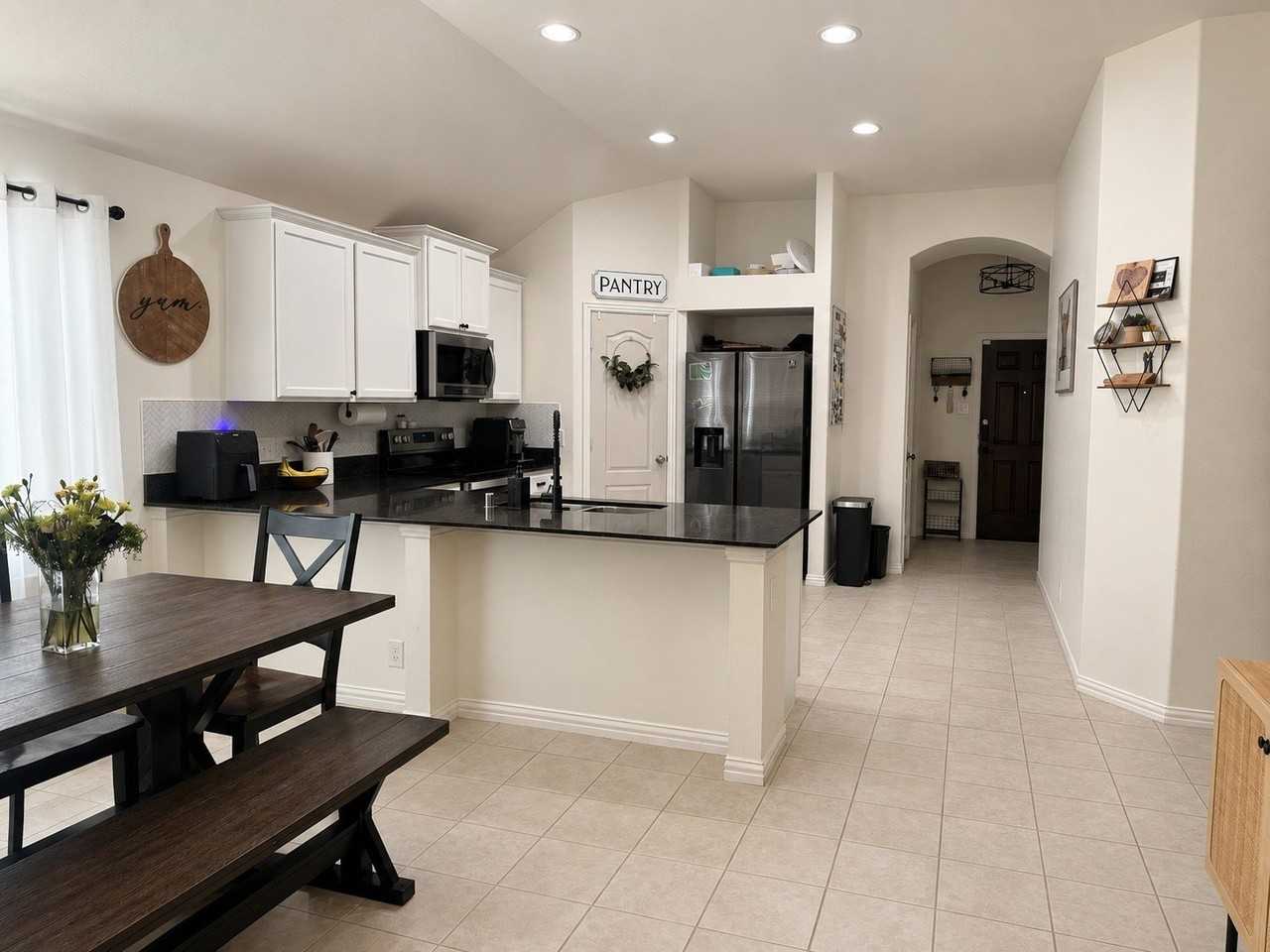 4900 Lemon Grove Dr - Photo 3 of 6