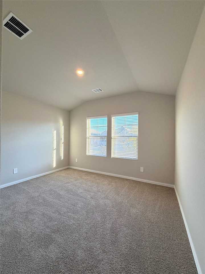 2209 Dunbar Dr - Photo 4 of 13