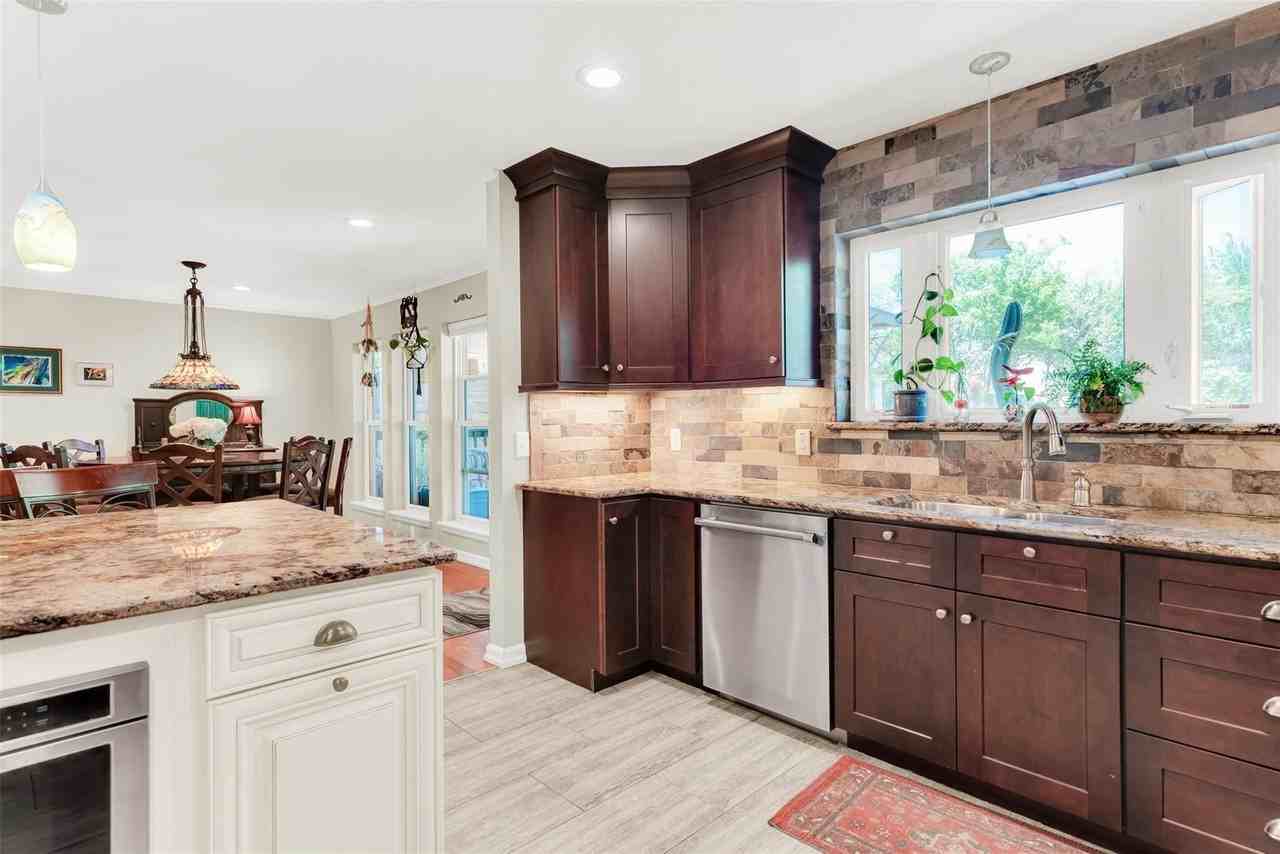 319 E Spring Valley Rd - Photo 3 of 22