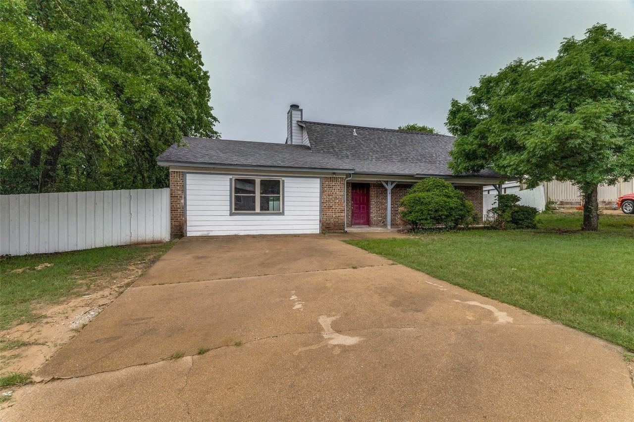 408 Windwood Ct - Photo 2 of 25