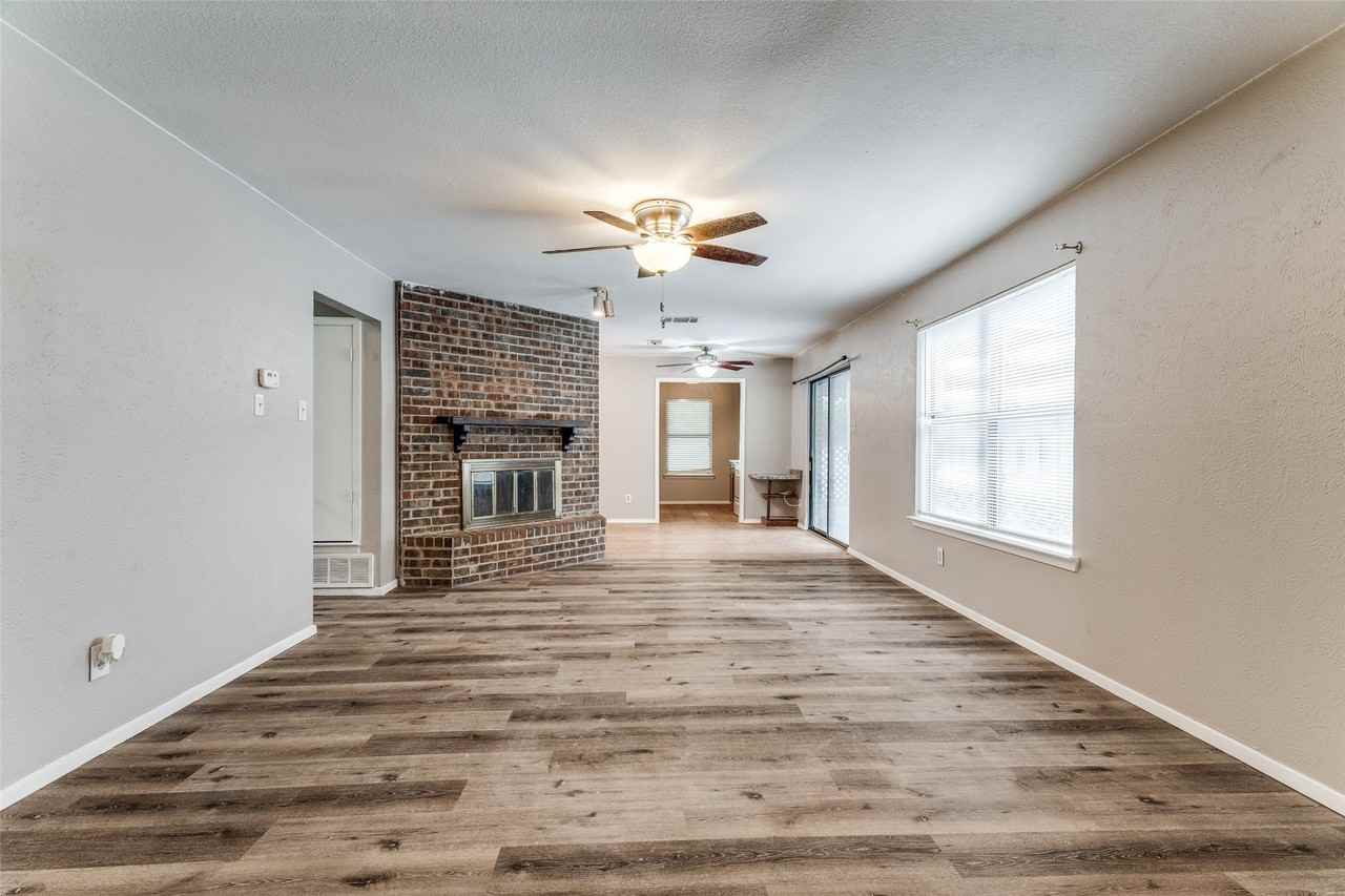 408 Windwood Ct - Photo 4 of 25