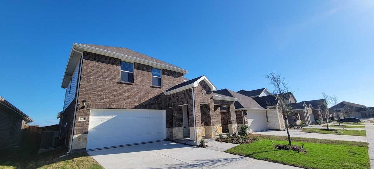 2371 Aspen Hill Dr - Photo 2 of 40