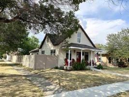 featured image of 1401 Bleistein Ave