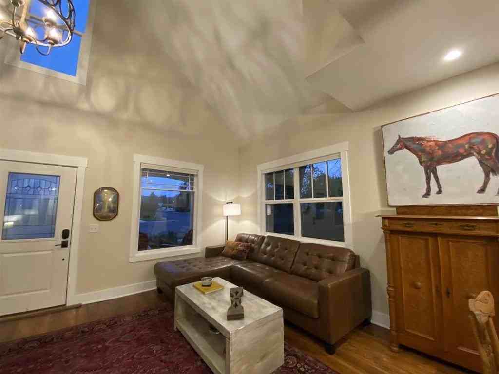 1401 Bleistein Ave - Photo 3 of 13