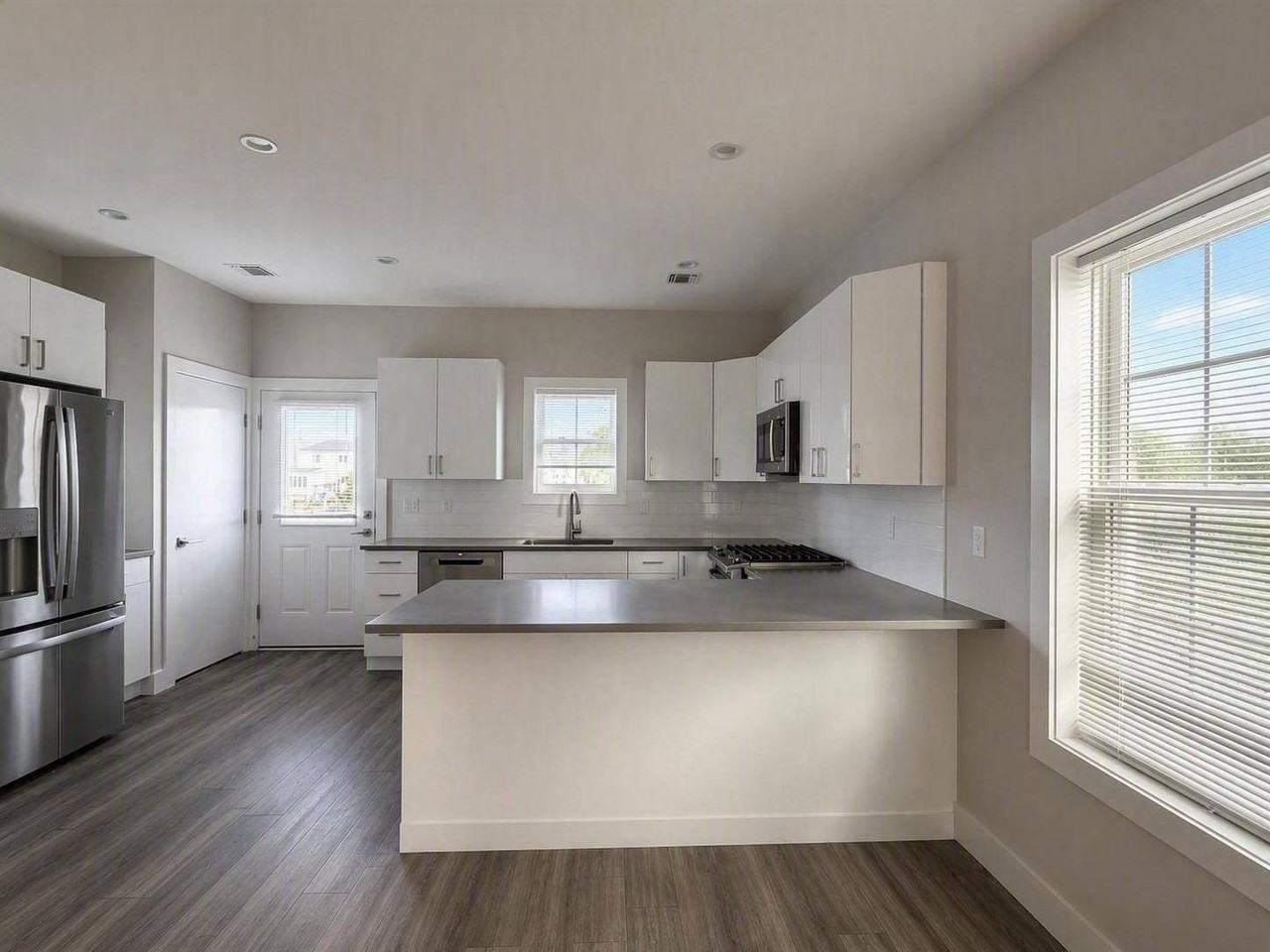 2818 Ocean Ave - Photo 5 of 25