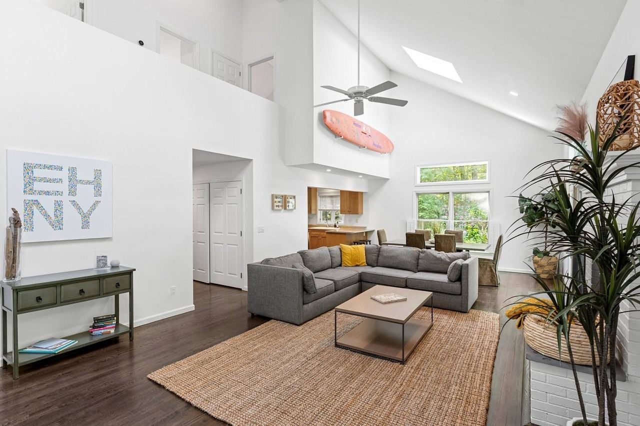 12 Harbor St - Photo 2 of 16