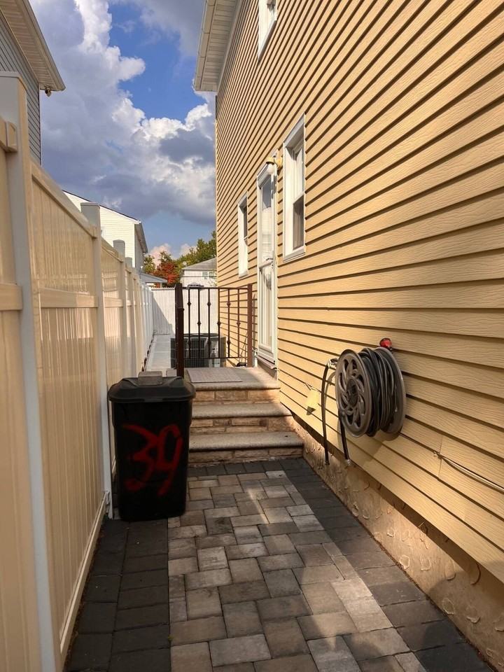 39 Tudor St - Photo 2 of 13