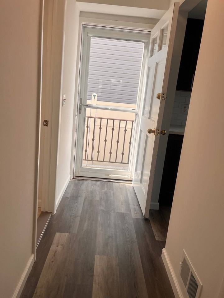 39 Tudor St - Photo 3 of 13