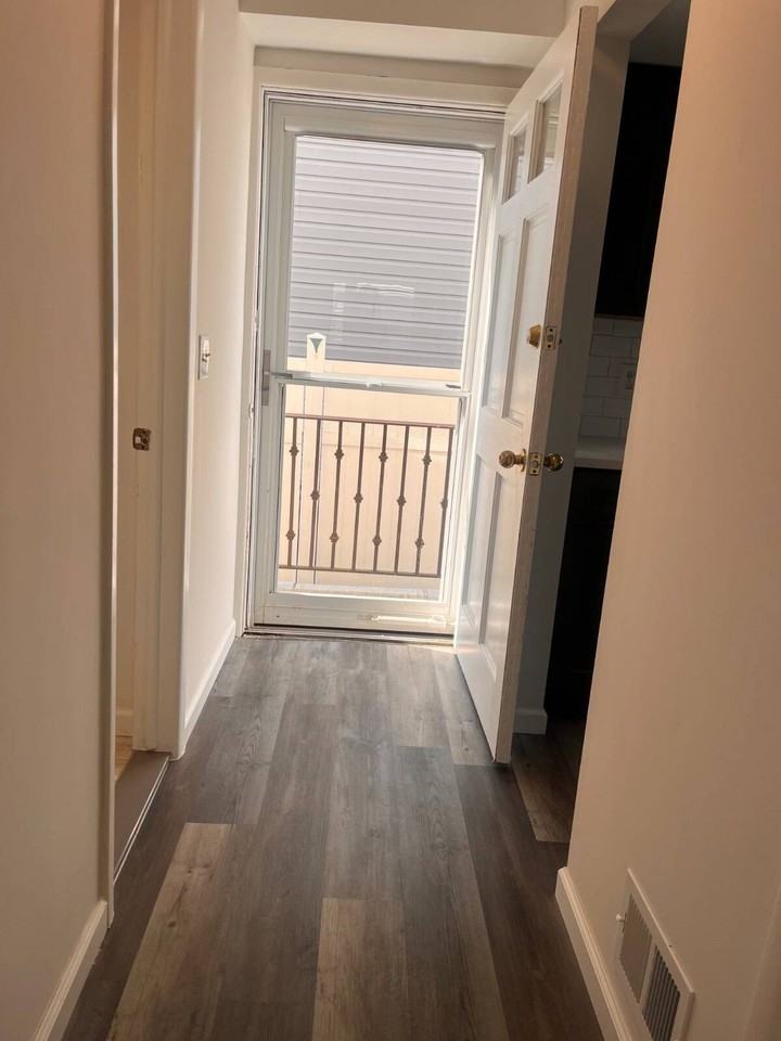 39 Tudor St - Photo 4 of 13