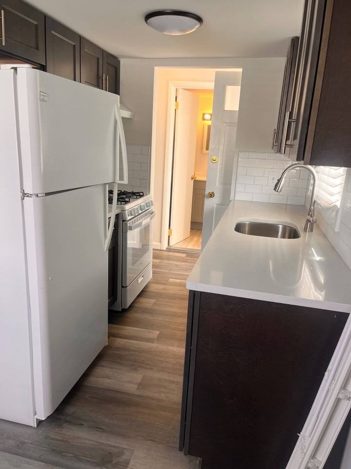 39 Tudor St - Photo 5 of 13