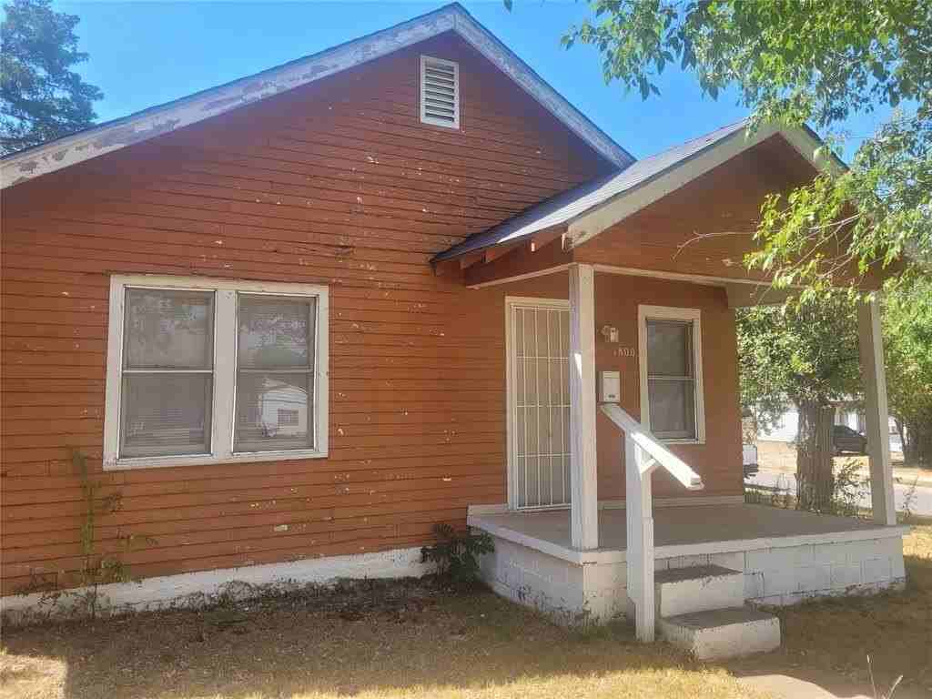 1800 Ne 25th St - Photo 3 of 4