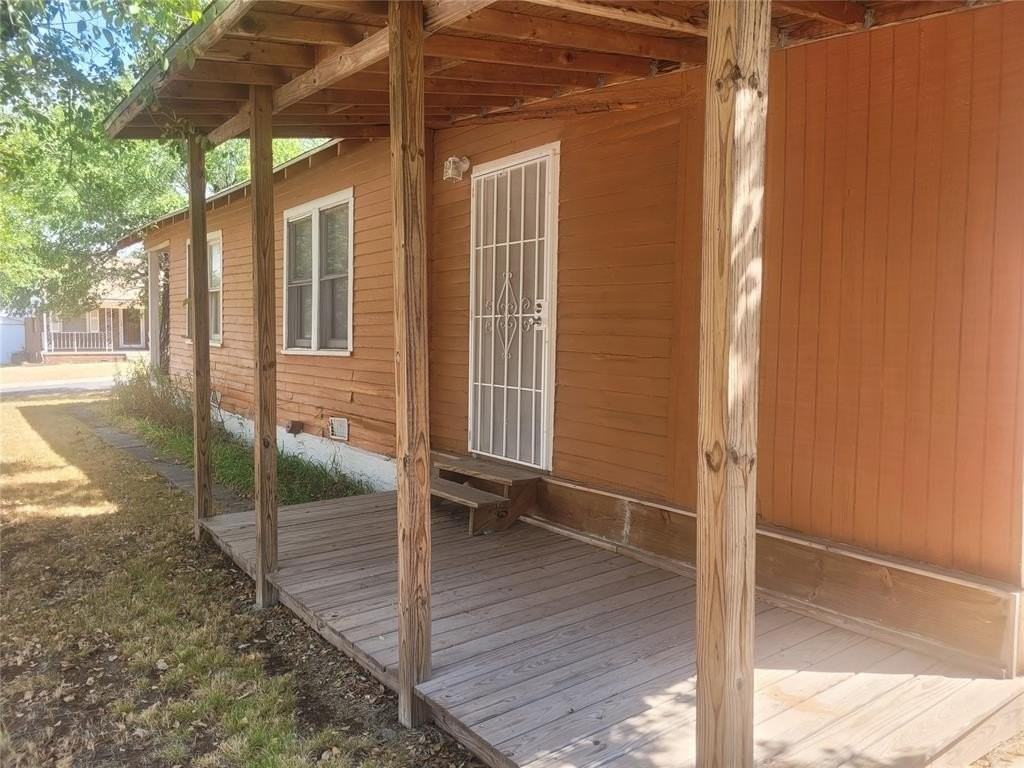 1800 Ne 25th St - Photo 4 of 4