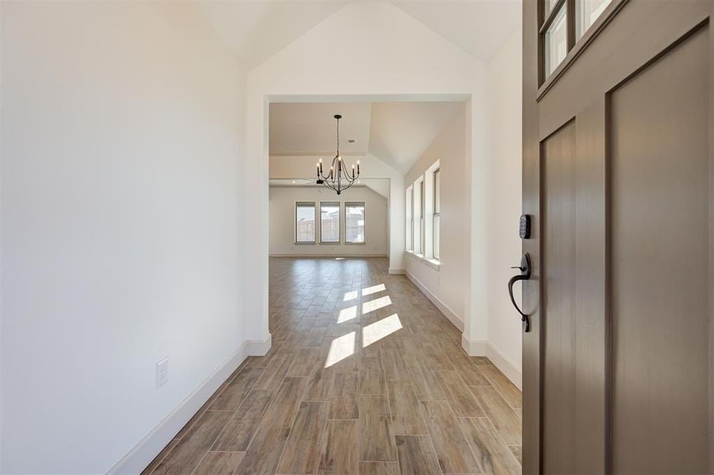 2216 Los Angeles Ave - Photo 5 of 33