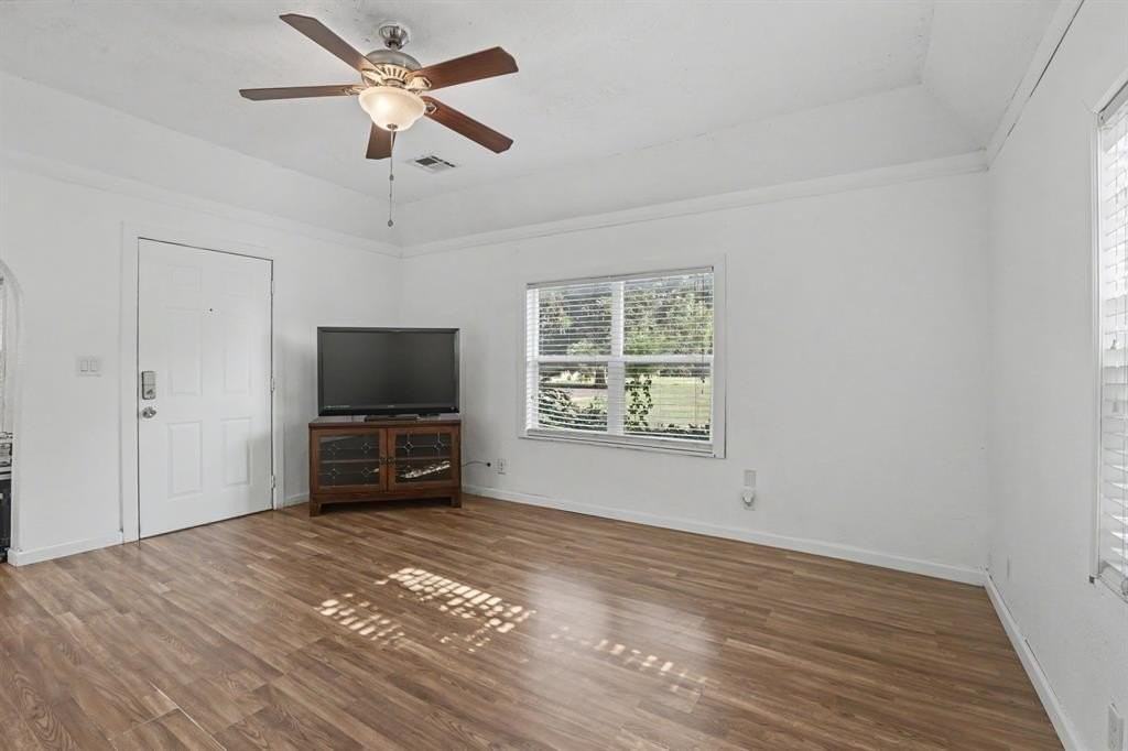 207 E Juniper Ln - Photo 4 of 27
