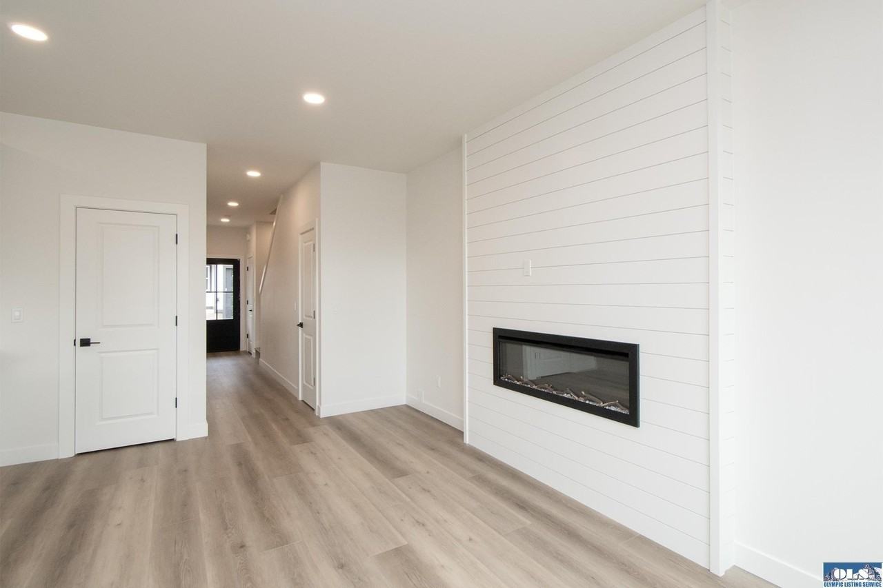 1106 W Lauridsen Blvd - Photo 5 of 48