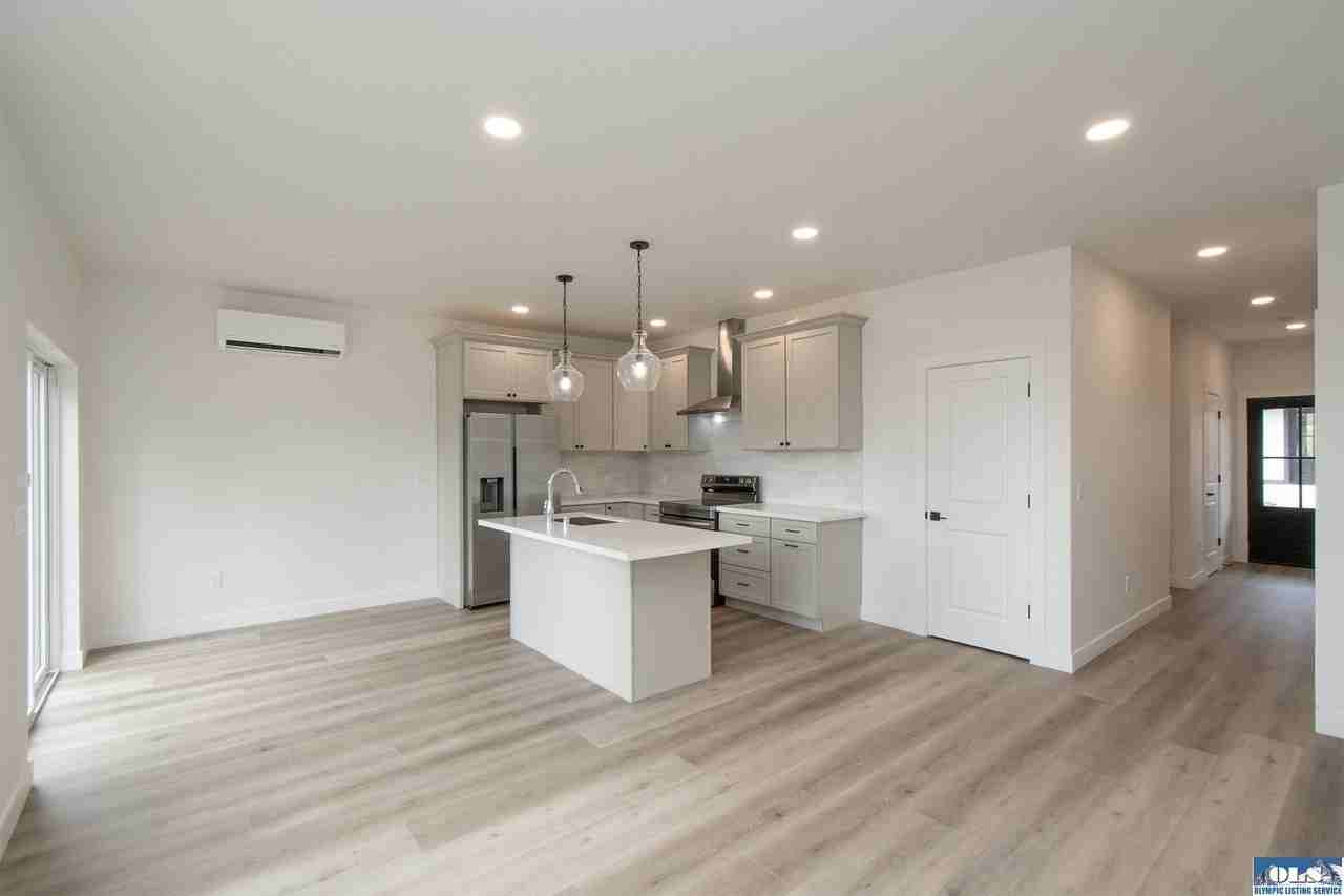1106 W Lauridsen Blvd - Photo 6 of 48