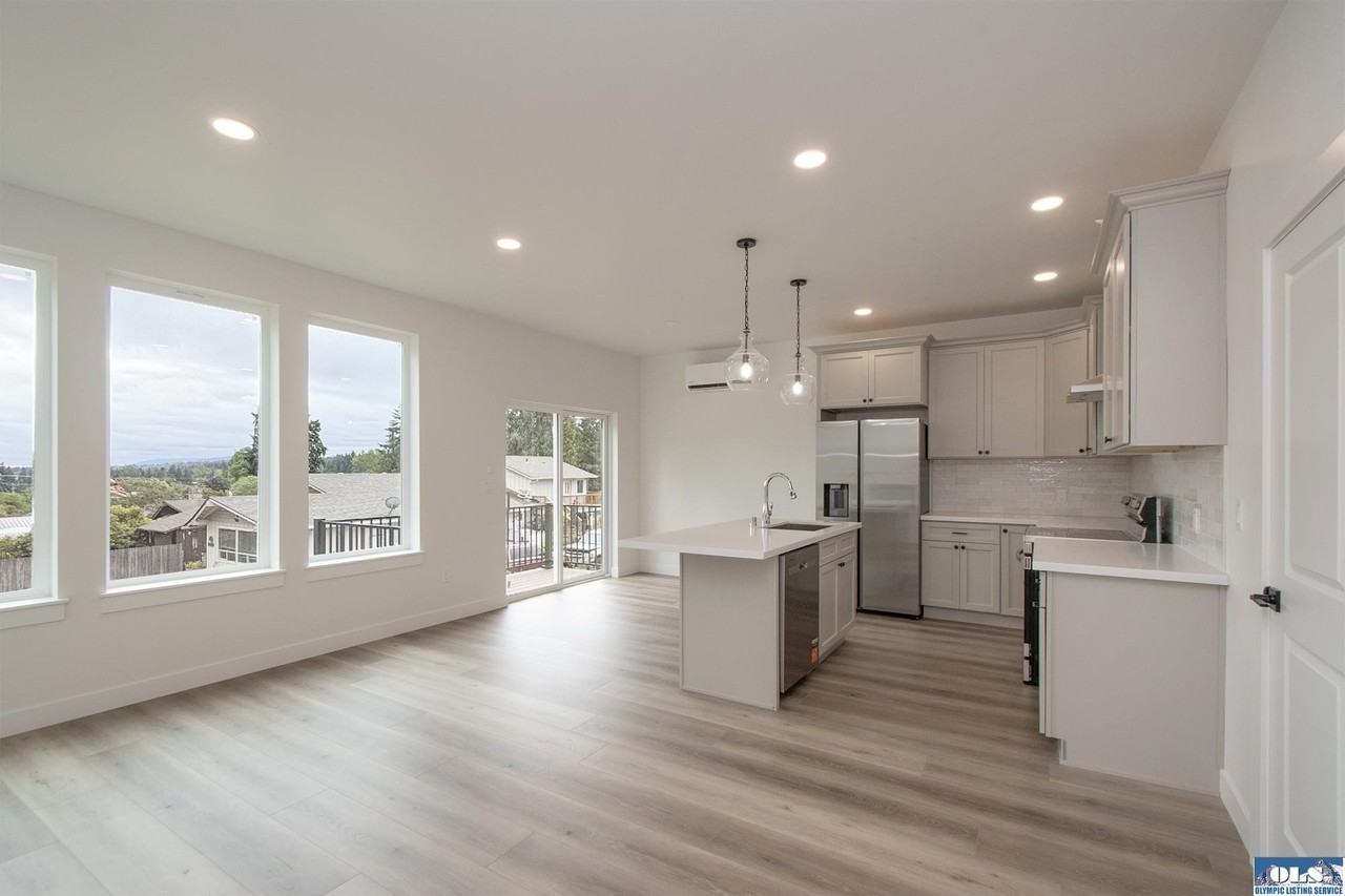 1106 W Lauridsen Blvd - Photo 7 of 48
