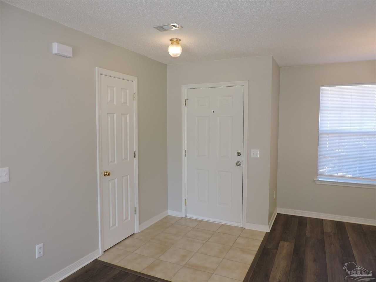 555 Batten Blvd - Photo 2 of 30