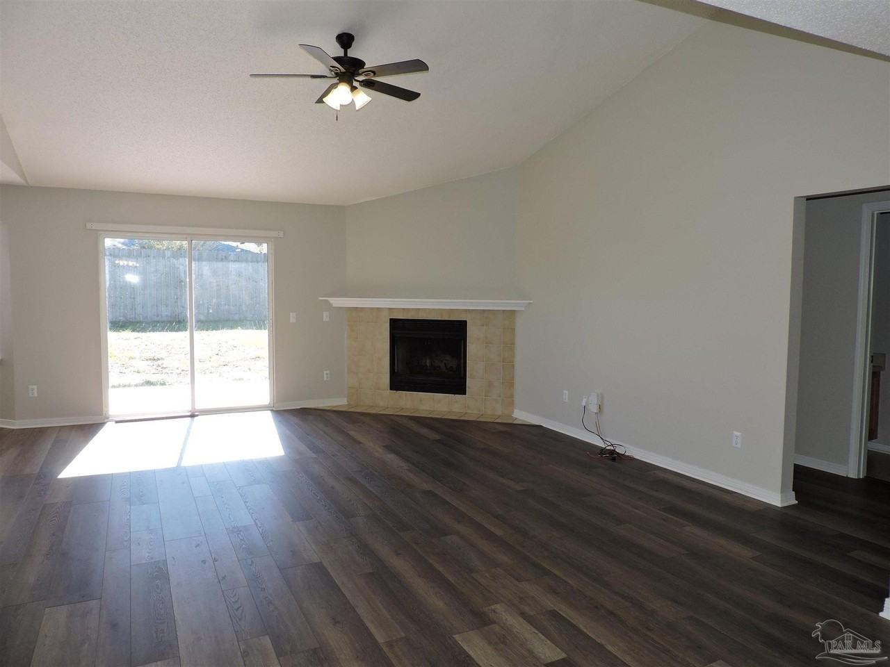 555 Batten Blvd - Photo 7 of 30