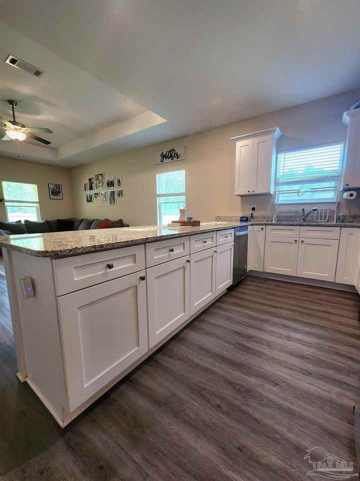 5230 Tuscaloosa St - Photo 4 of 19