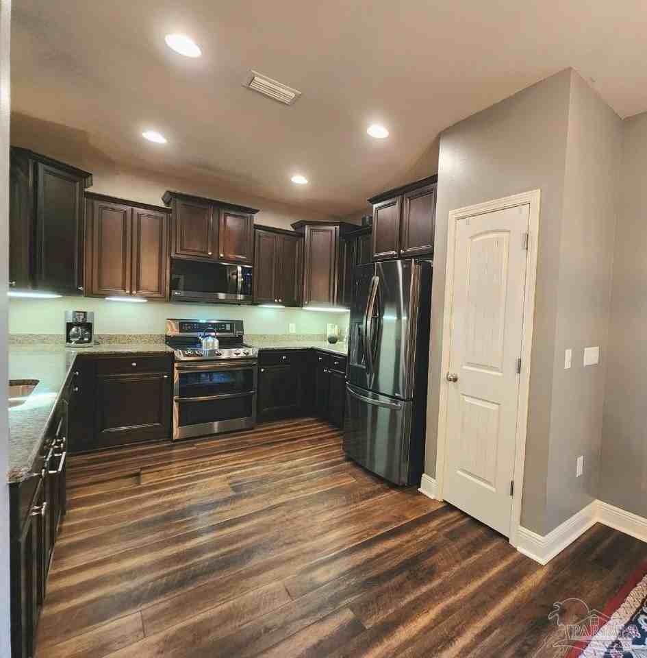 Waterford Ln - Photo 4 of 33