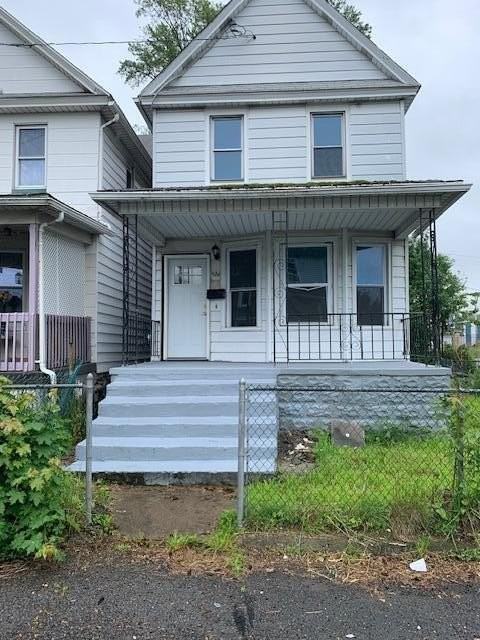 886 Scanlon Ave