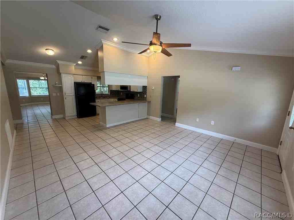 740 N Charles Ave - Photo 4 of 25