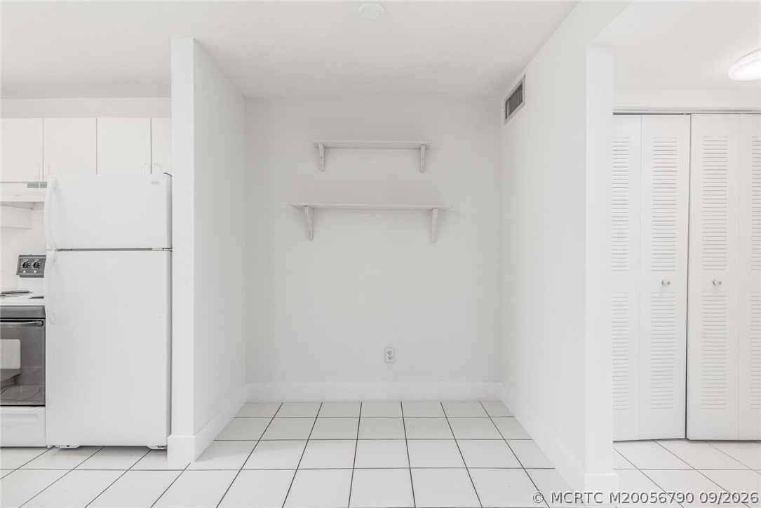 660 Sw Bryant Ave #3 - Photo 5 of 11
