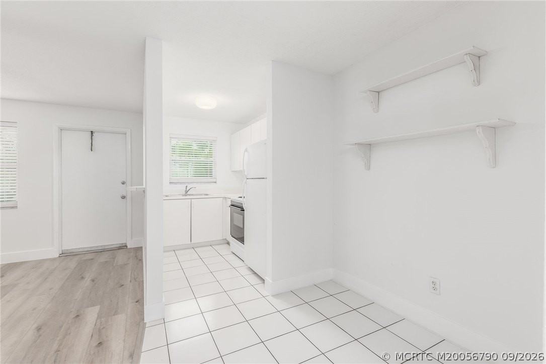 660 Sw Bryant Ave #3 - Photo 6 of 11