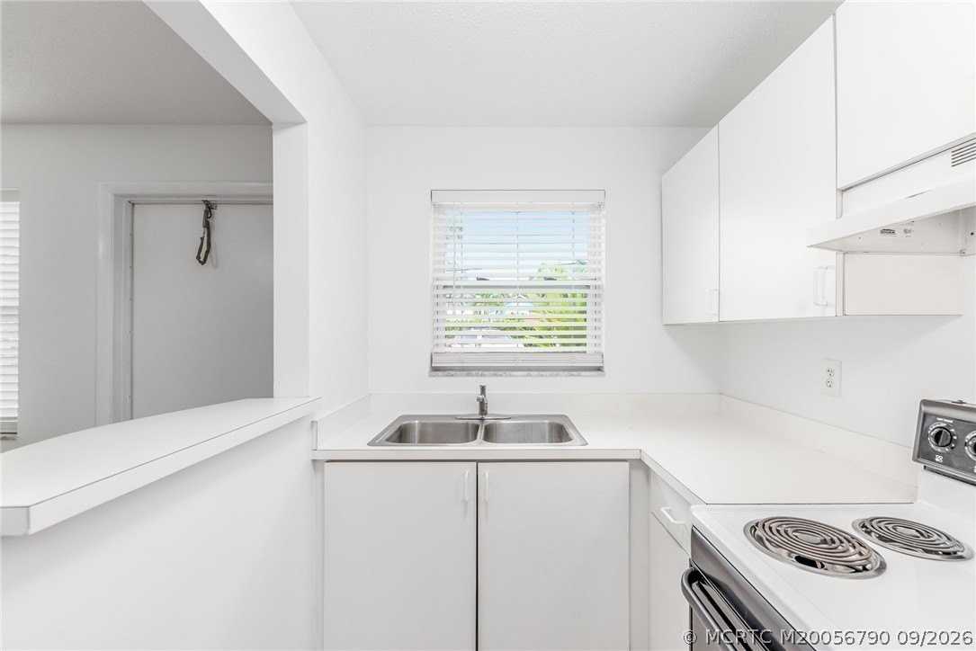 660 Sw Bryant Ave #3 - Photo 7 of 11