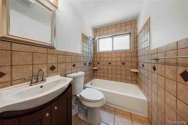 1619 Camden St - Photo 4 of 17