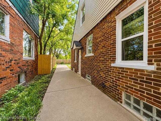 12719 Wade St - Photo 2 of 26