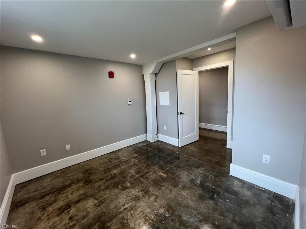 223 29th St #102 - Photo 7 of 24