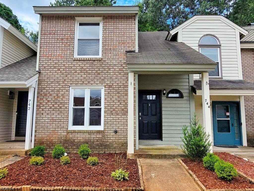 744 S Lake Cir - Photo 2 of 12