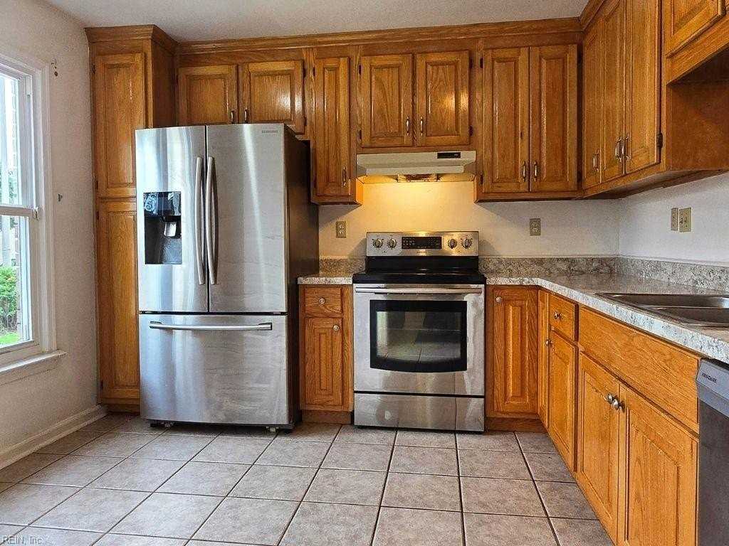 744 S Lake Cir - Photo 3 of 12