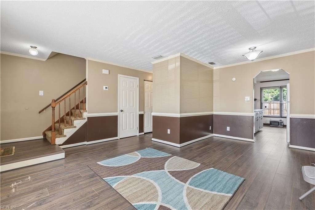 5504 Professor Ct - Photo 3 of 25